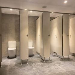 Cubicle Toilet Graha Aziz Senopati